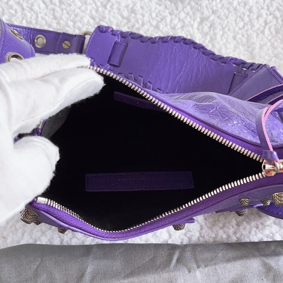 Authentic Balenciaga Women's Le Cagole XS Leather Shoulder Bag in Purple - Picture 14 of 16